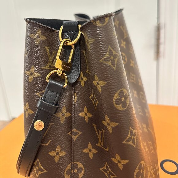LOUIS VUITTON NeoNoe MM in Black - Picture 10 of 16